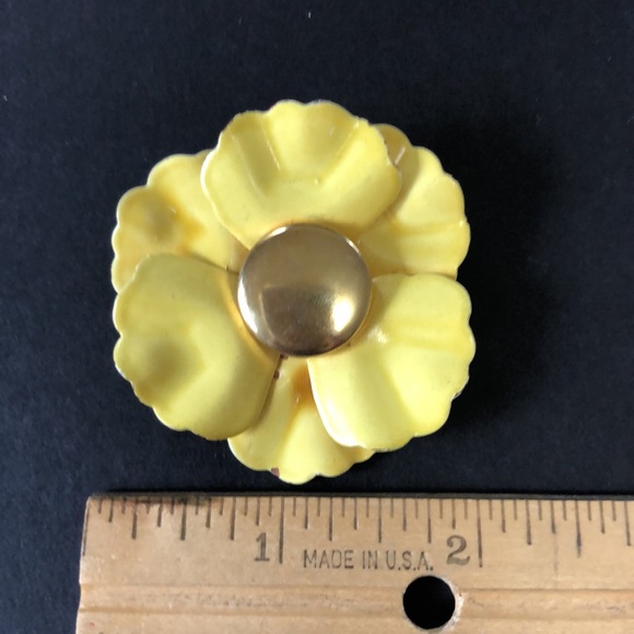 Vintage MCM Painted Metal Flower Brooch and Clip-on Earrings Lot - Picture 3 of 11